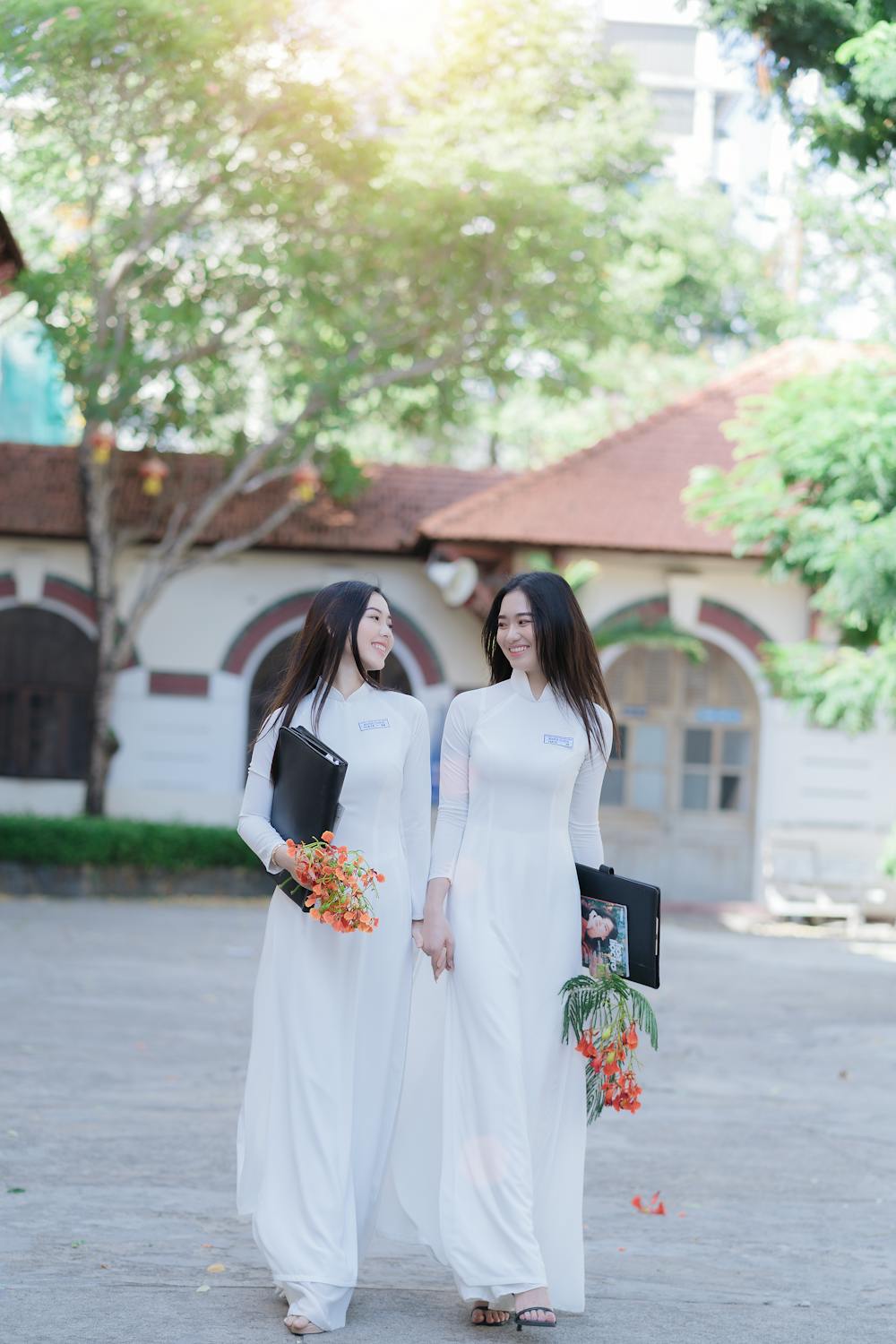 White Ao Dai Female Students ©Tuấn Kiệt Jr