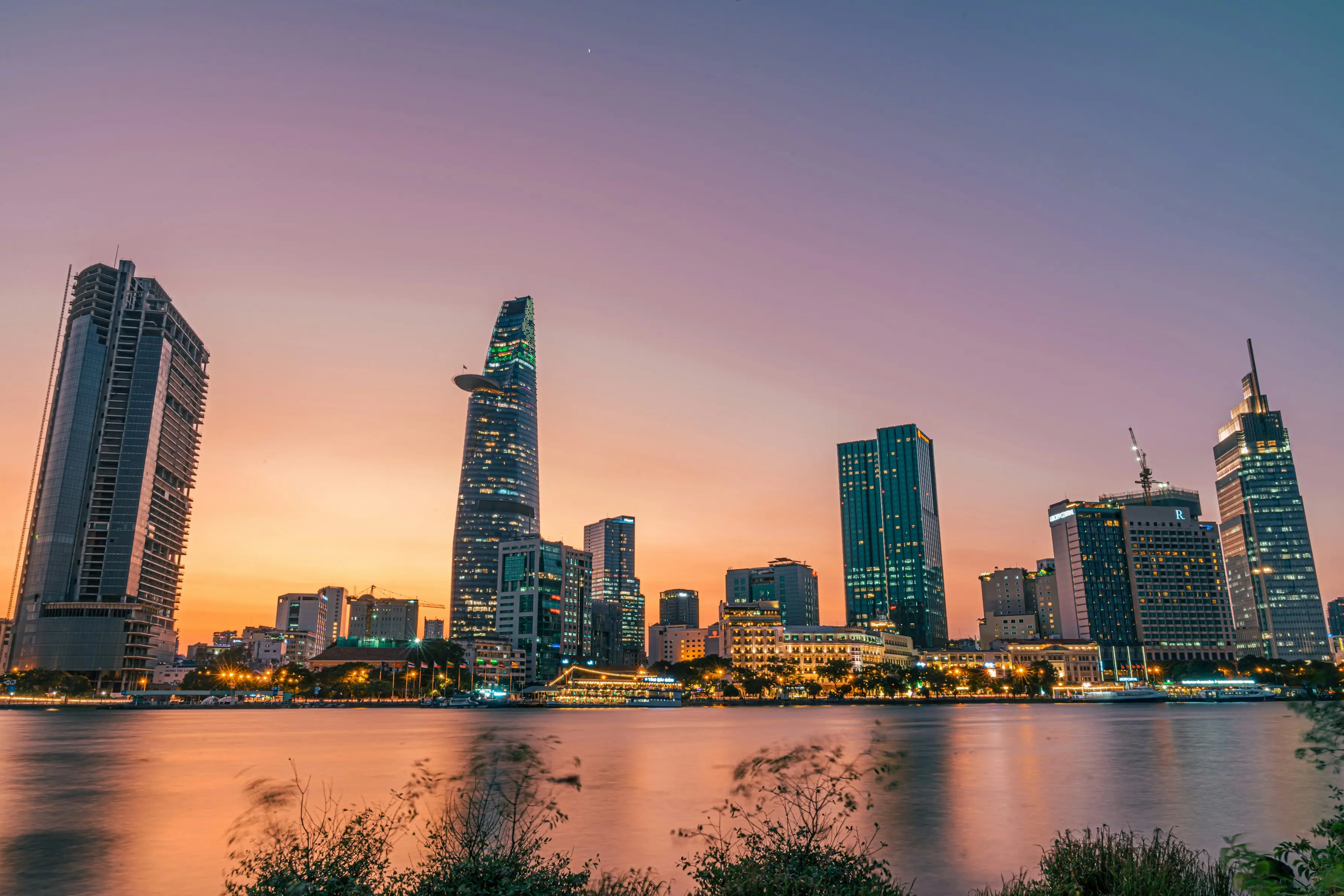 Sunset in Saigon ©unsplash